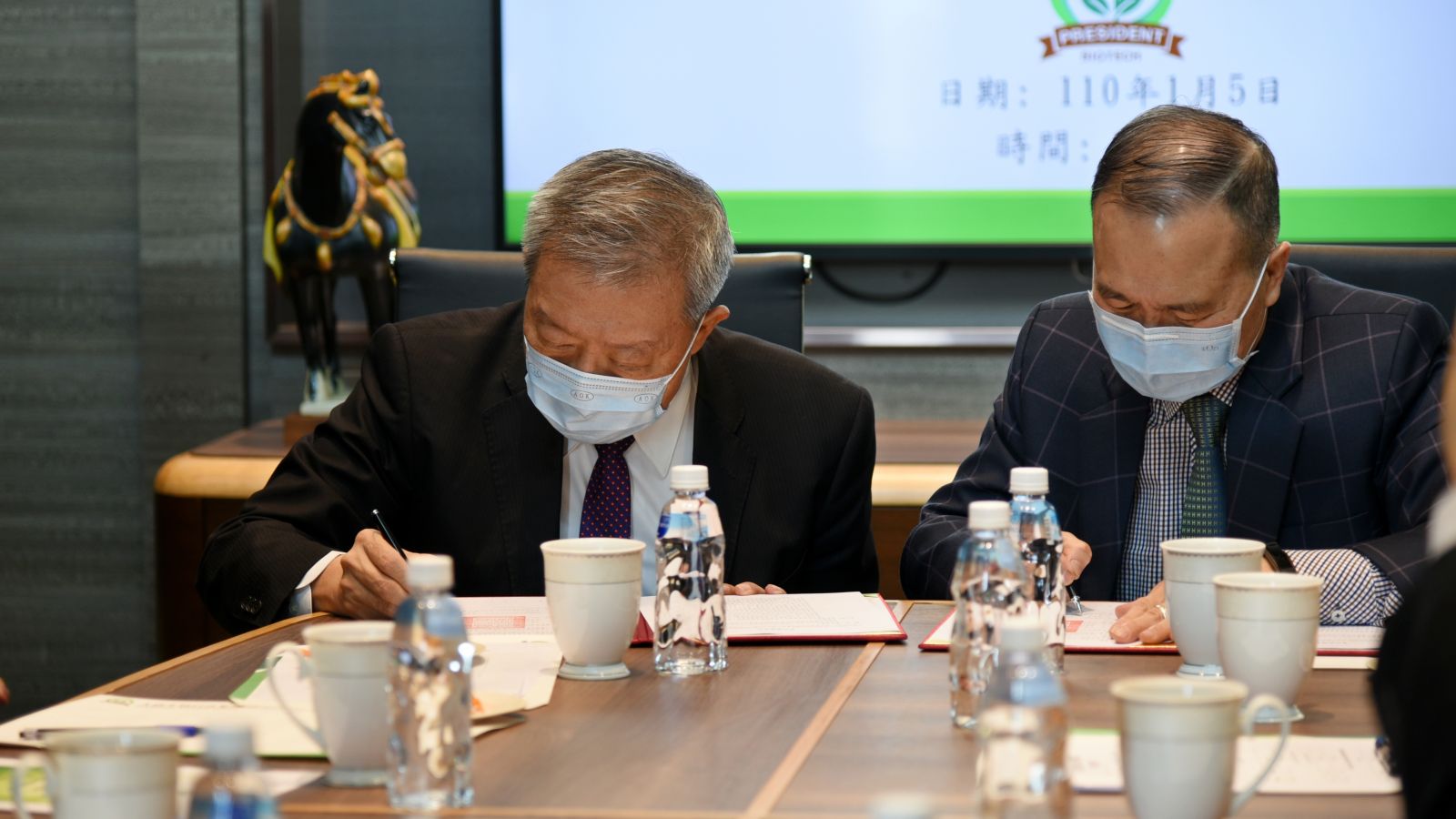 簽約儀式於大統生技台中總部舉行，未來雙方將運用臺灣獨步全球的農業微生物技術，逐步拓展全球市場。